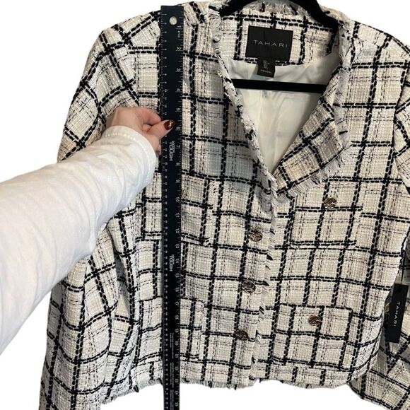NWT- Tahari- Plaid Black White Cropped Gold Buttons Lined Tweed Jacket Blazer, L - Picture 8 of 12